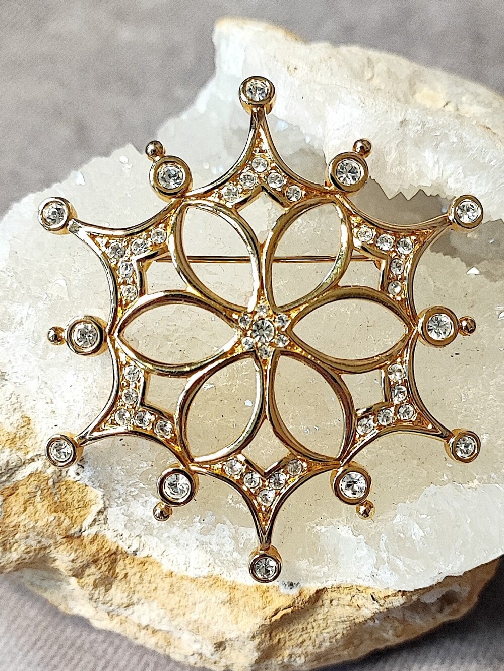 Swarovski Clear Crystal Bezel Set Swan Signature Gold Tone Snowflake Brooch Pin